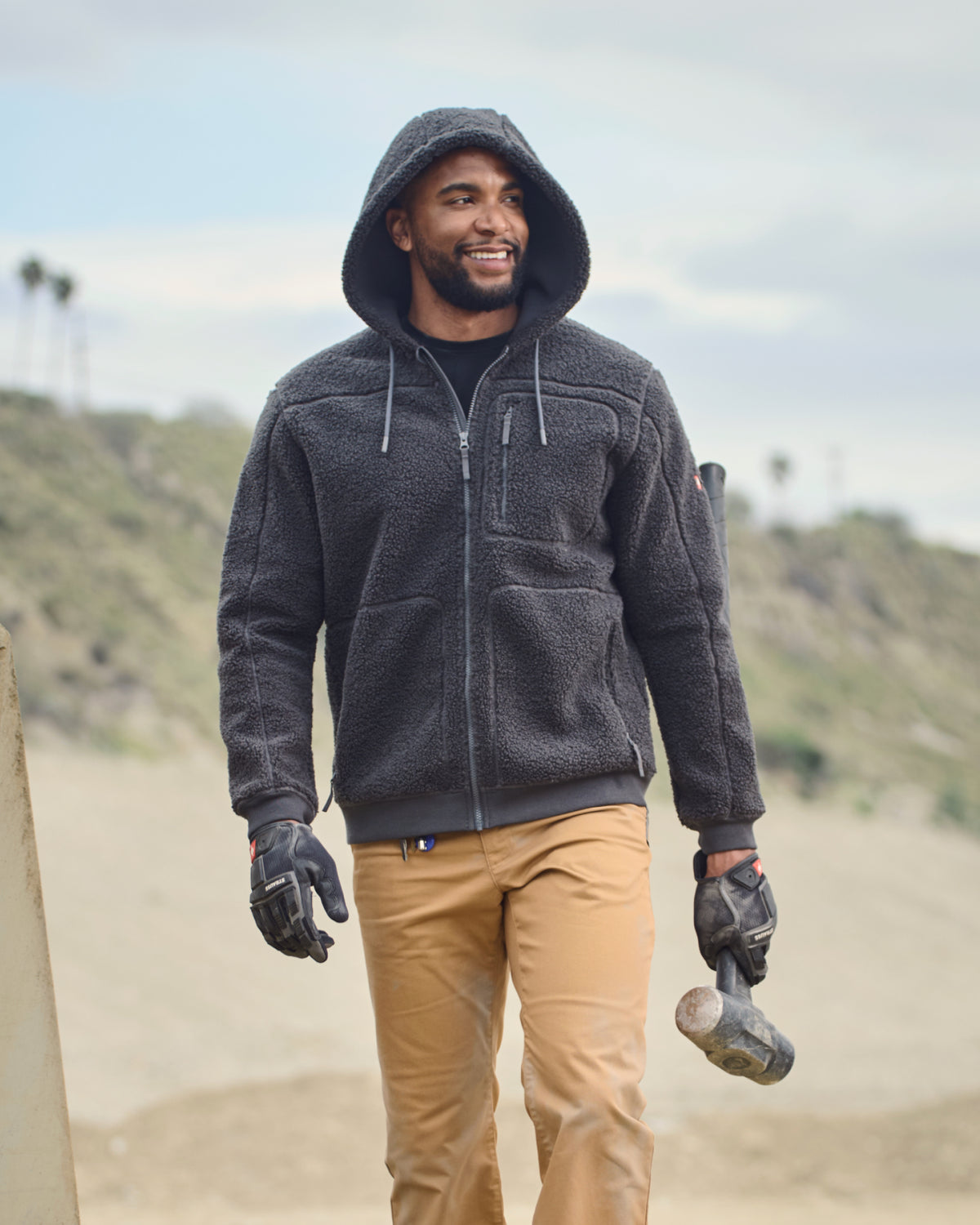 STRAUSS e.s.e:pic hooded sherpa fleece jacket in carbon gray shown during outdoor work