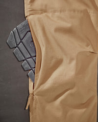 Close-up of the surface texture and ergonomic profile on the graphite STRAUSS ergonomic knee pads.