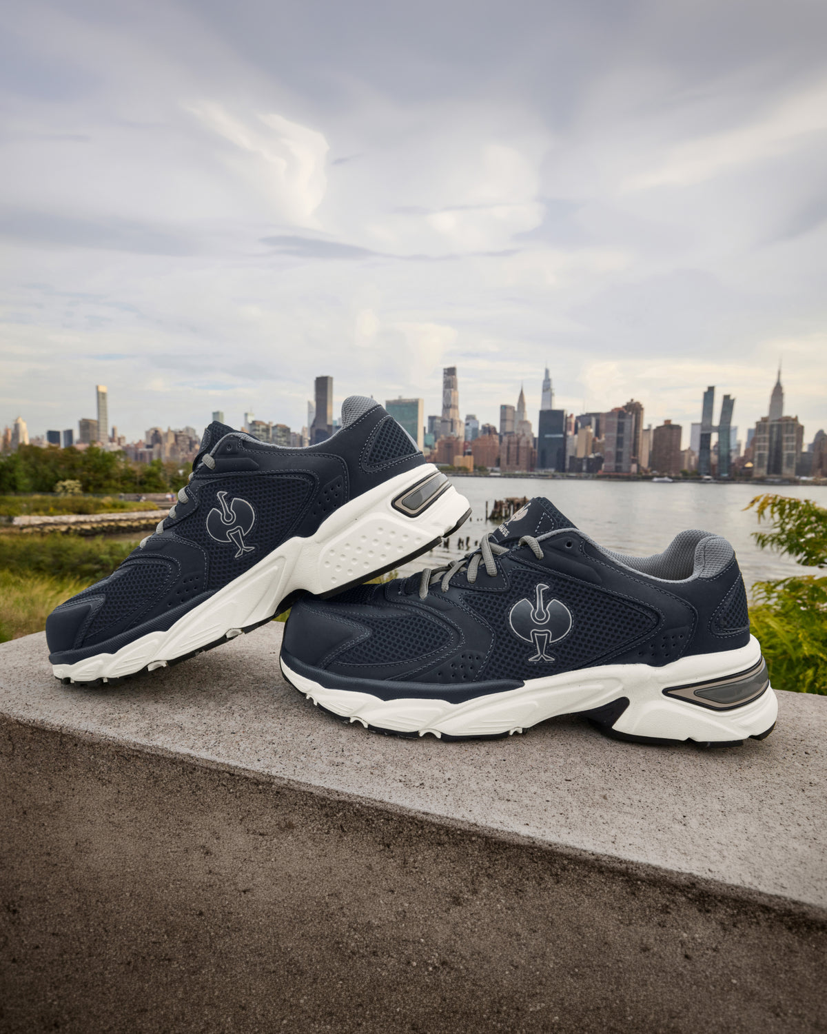 STRAUSS St. Louis Composite Toe Work Shoe in Nero blue worn in an outdoor work setting