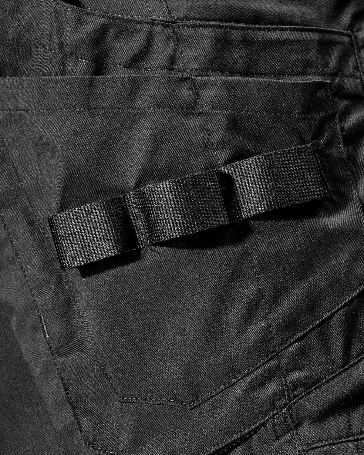 Additional close-up detail of Engelbert Strauss e.s. concrete light shorts in black, showing fabric texture, stitching, and functional finishing details.