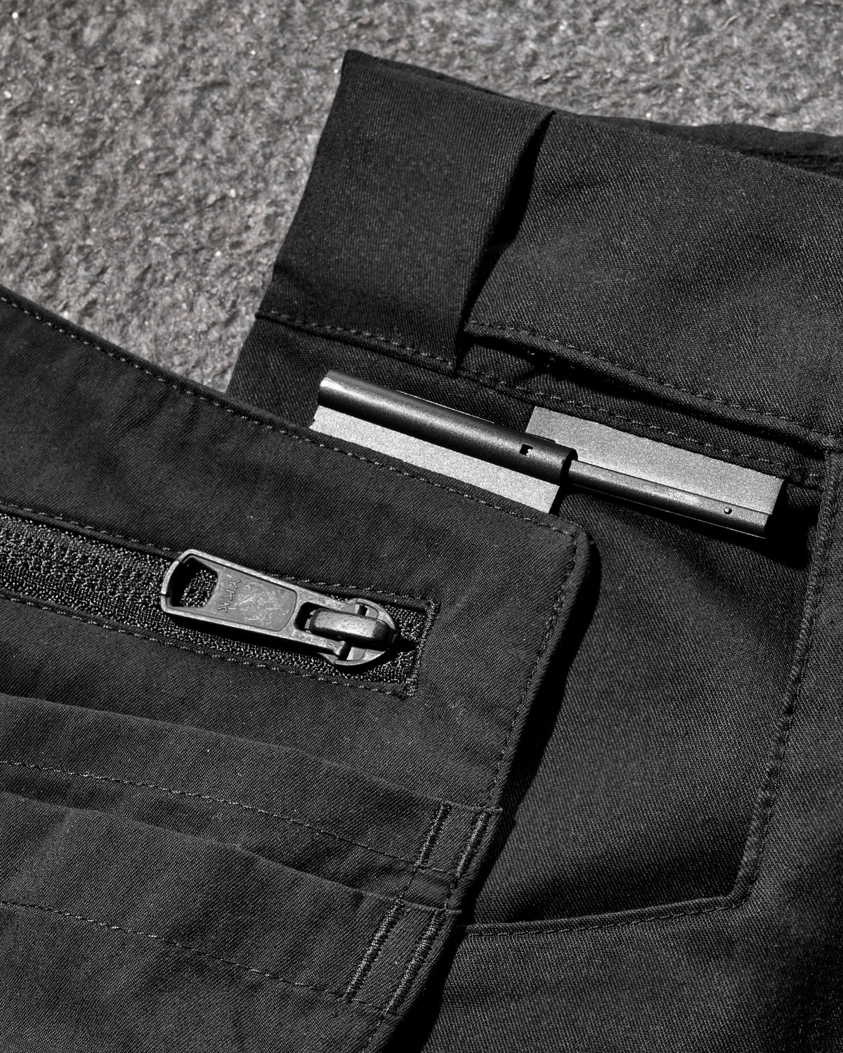 Close-up detail of Engelbert Strauss women's e.s. concrete light shorts in black, focusing on the utility pocket area, seams, and reinforced workwear construction.