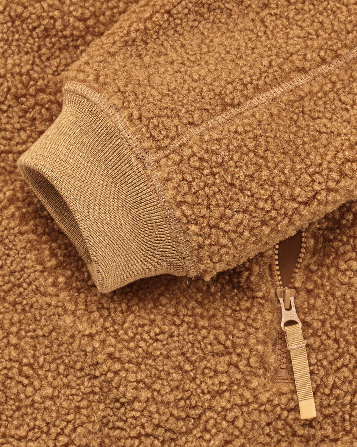 Close-up of zippered pocket details on STRAUSS e.s.e:pic sherpa fleece jacket in almond brown