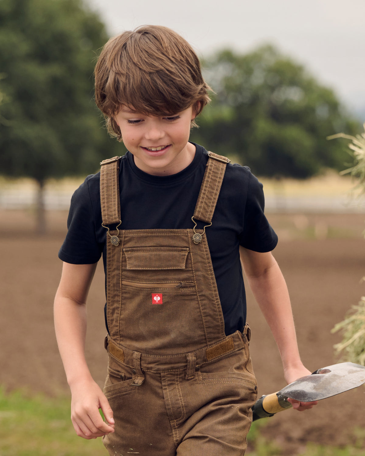 sepia STRAUSS Kids’ Multipocket Bib Overalls e.s.vintage shown during active work