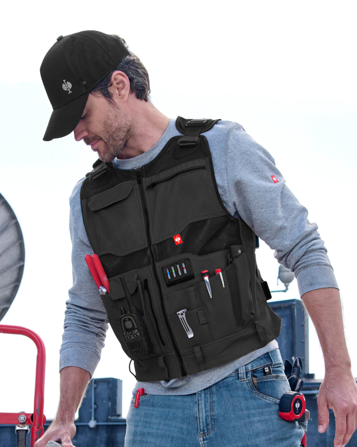 STRAUSS e.s.iconic tool vest in black worn in a work setting