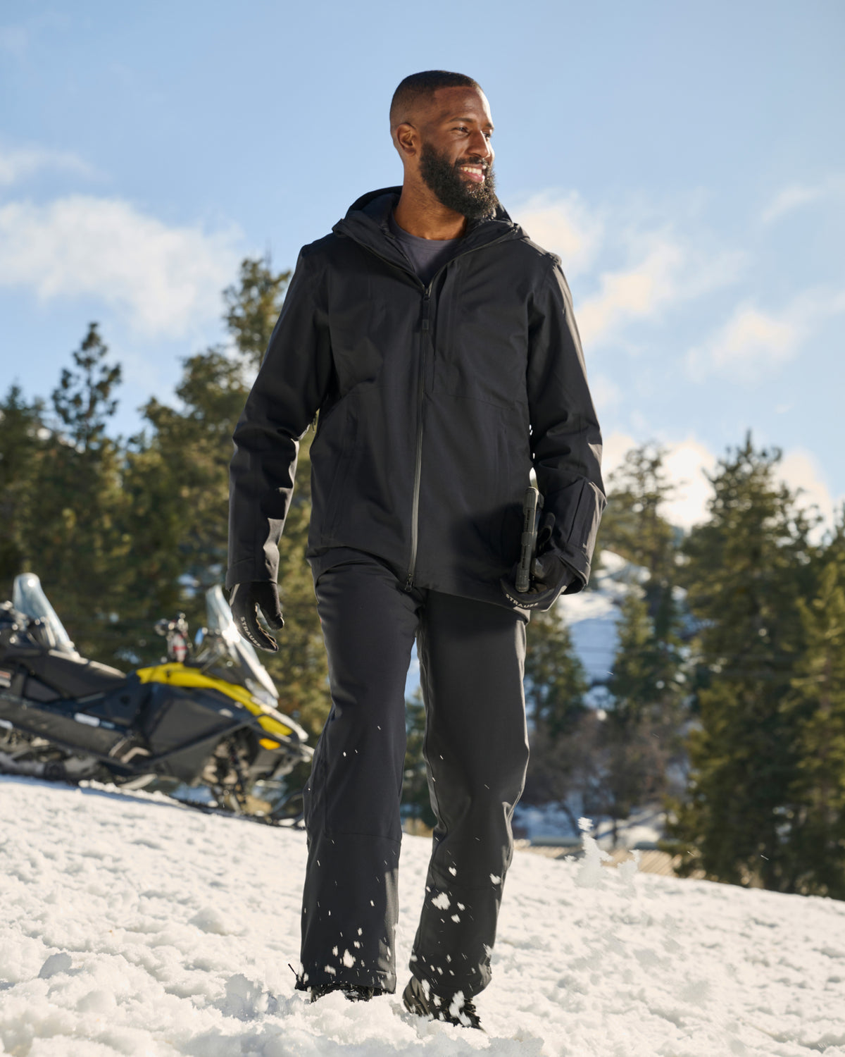 Functional Snow Pants e.s.trail pure in black in use, showing fit and movement